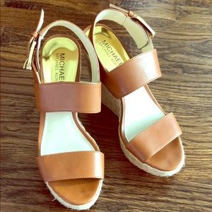 ❤️Michael Kors wedge brown size 6❤️